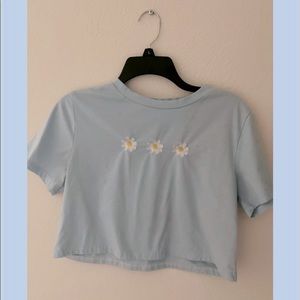 Cute crop top with 3 flowers!